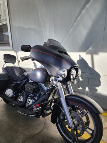 Customer photo review of HR3 Black Denim Special Motorcycle 18" Wide Tire Front Mudguard Fender For Harley Touring Models 2014-2023