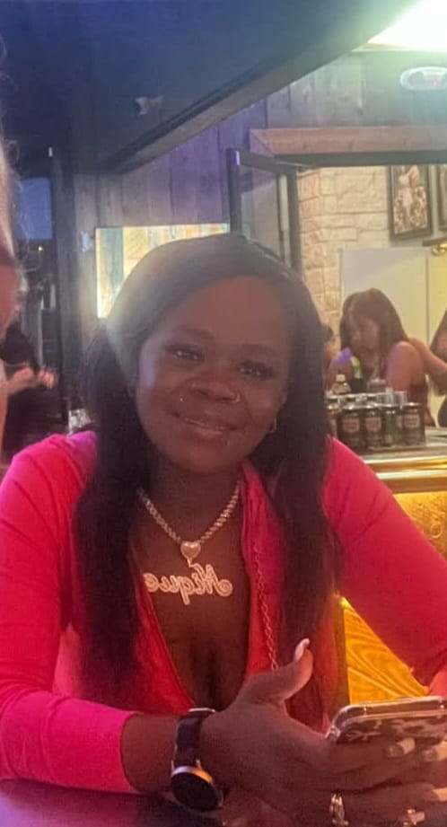 Customer photo review of ICED HEART CUSTOM CURSIVE NAME BAGUETTE NECKLACE