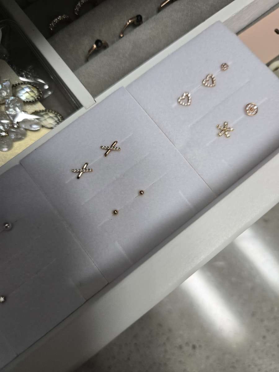 Customer photo review of 14K Gold Ball Cartilage Earring 2mm/2.5mm/3mm/4mm/5mm/6mm 20G