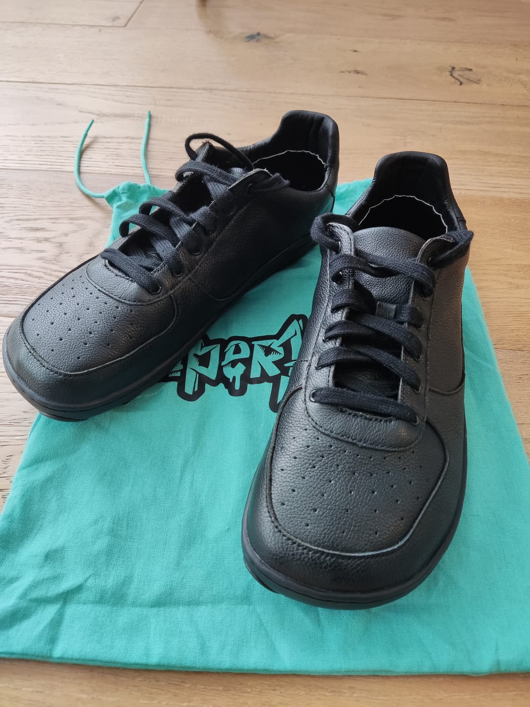 Customer photo review of BLACK LOW - ADULTS