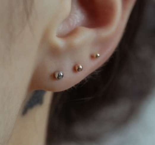 Customer photo review of 14K Gold Ball Cartilage Earring 2mm/2.5mm/3mm/4mm/5mm/6mm 20G