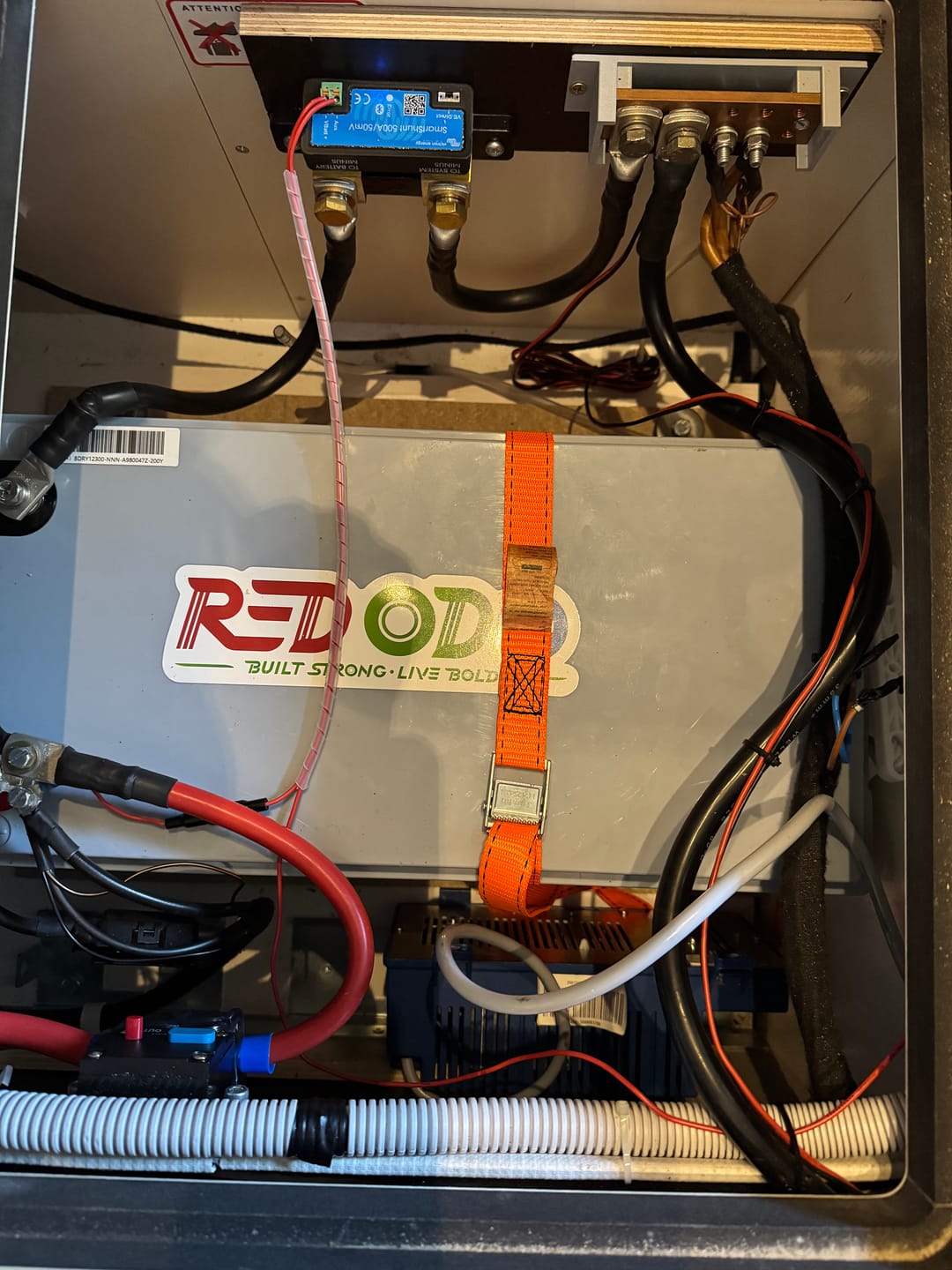 Customer photo review of 【Nur €580】Redodo LiFePO4 12V 300Ah Tiefzyklus Lithium ionen akku | 3,84kWh & 2,56kW