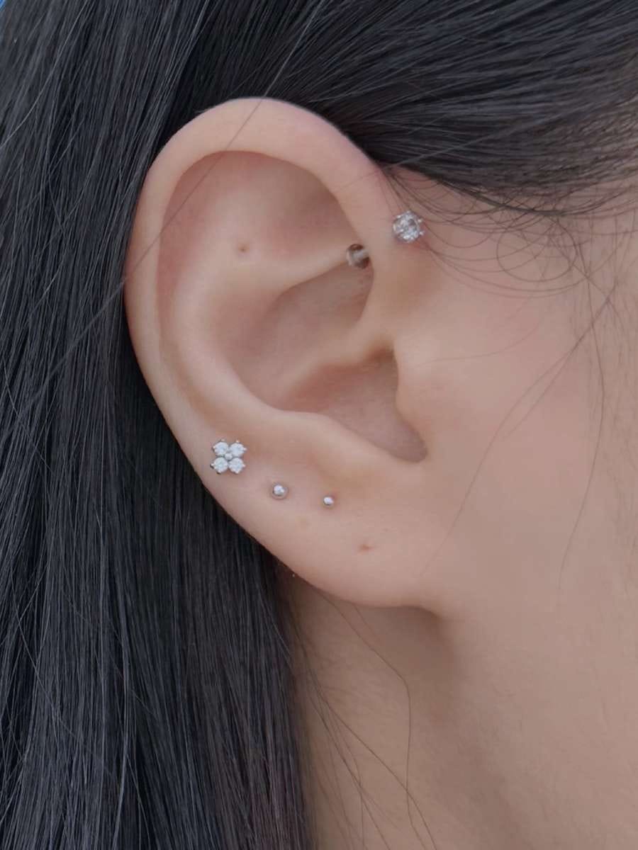 Customer photo review of 14K Gold Ball Cartilage Earring 2mm/2.5mm/3mm/4mm/5mm/6mm 20G