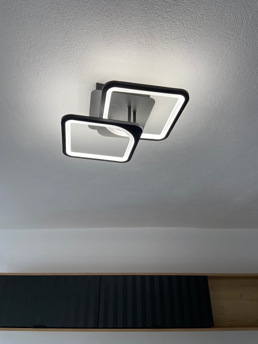 Customer photo review of Lustra LED 1+1 Square Design Black Echivalent 300W Telecomanda