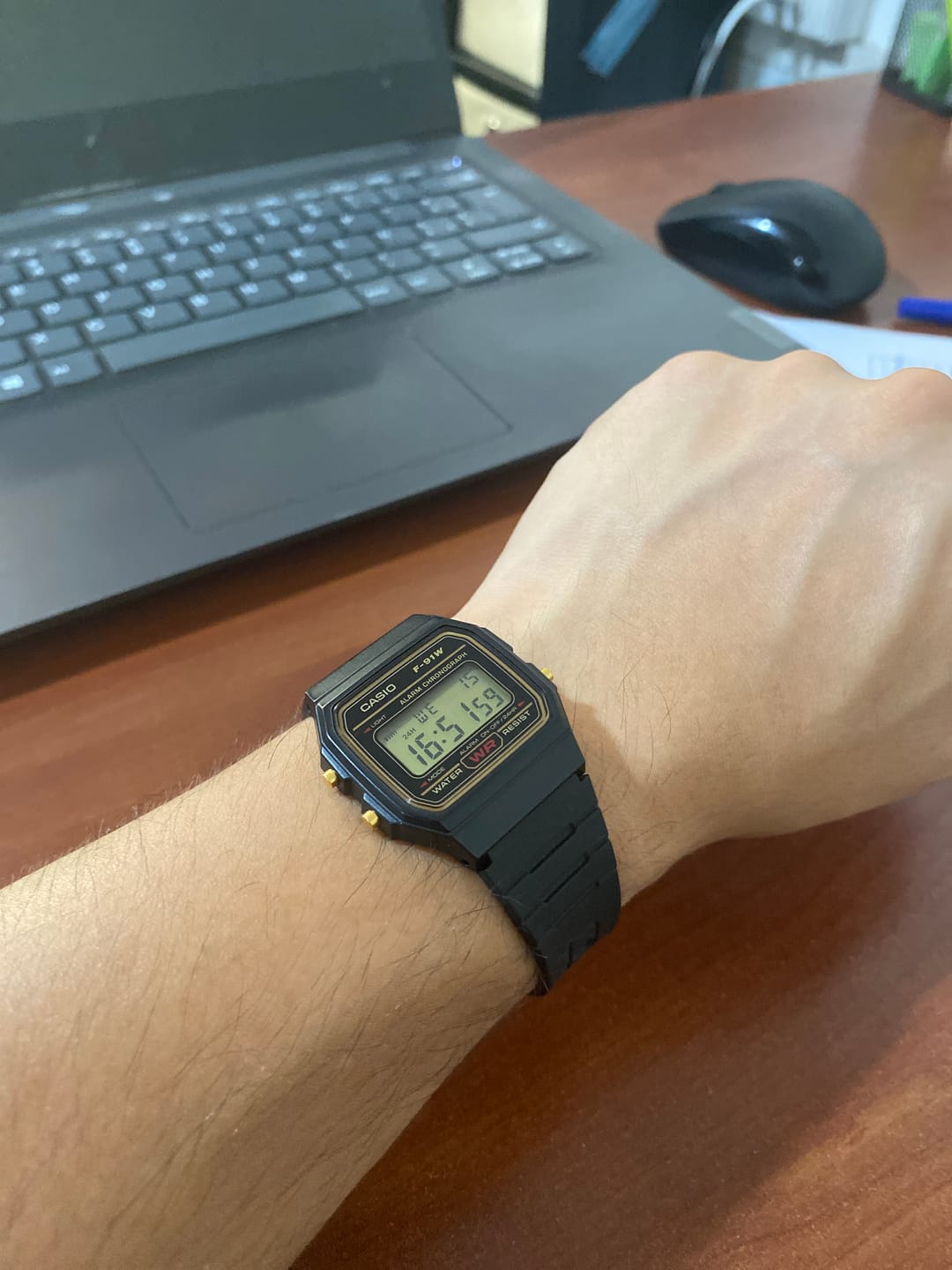 Customer photo review of Reloj Casio Vintage F-91WG-9SDF Clásico Líneas Amarillas