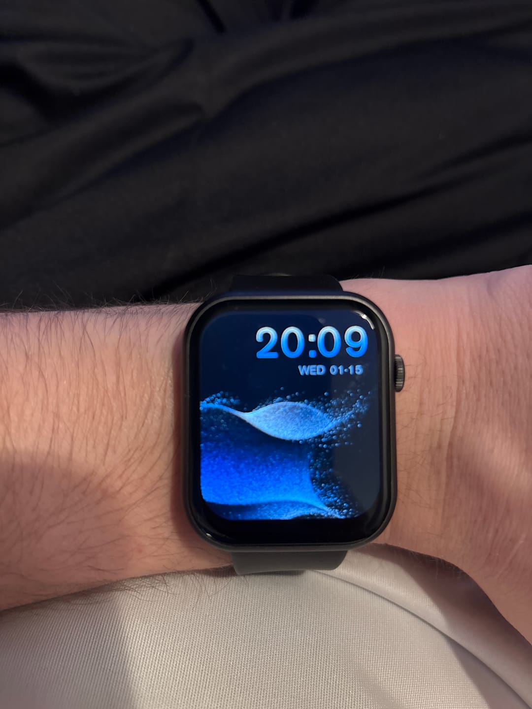 Customer photo review of Top Performance Smartwatch mit Gesundheitstracking / IP67 Wasserdichtigkeit / 35 Tage Akkulaufzeit / 100 Sportmodi (Portless)