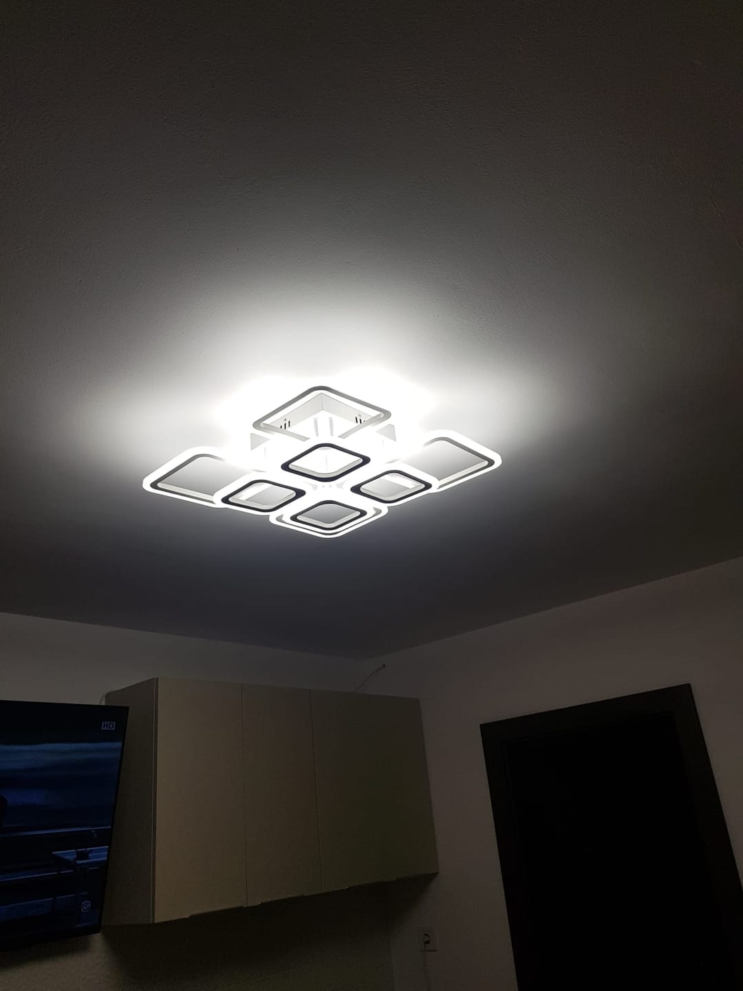 Customer photo review of Lustra LED 4+4 SQUARE GIGANT Echivalent 1000W Telecomanda