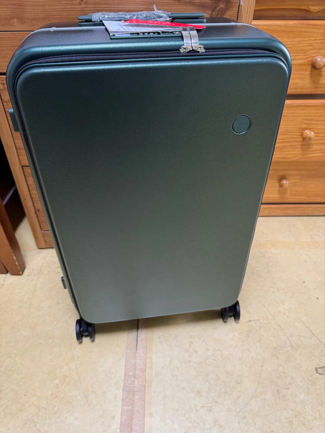 Customer photo review of Aluminum Frame Carry-On Luggage With USB Port And Phone Holder — White | KIMLUD