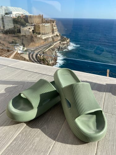 Customer photo review of HappyFlops