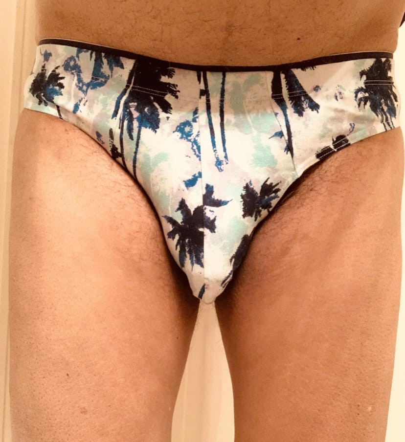 Customer photo review of 3-pack Men's Sexy Skull Low-rise Thong