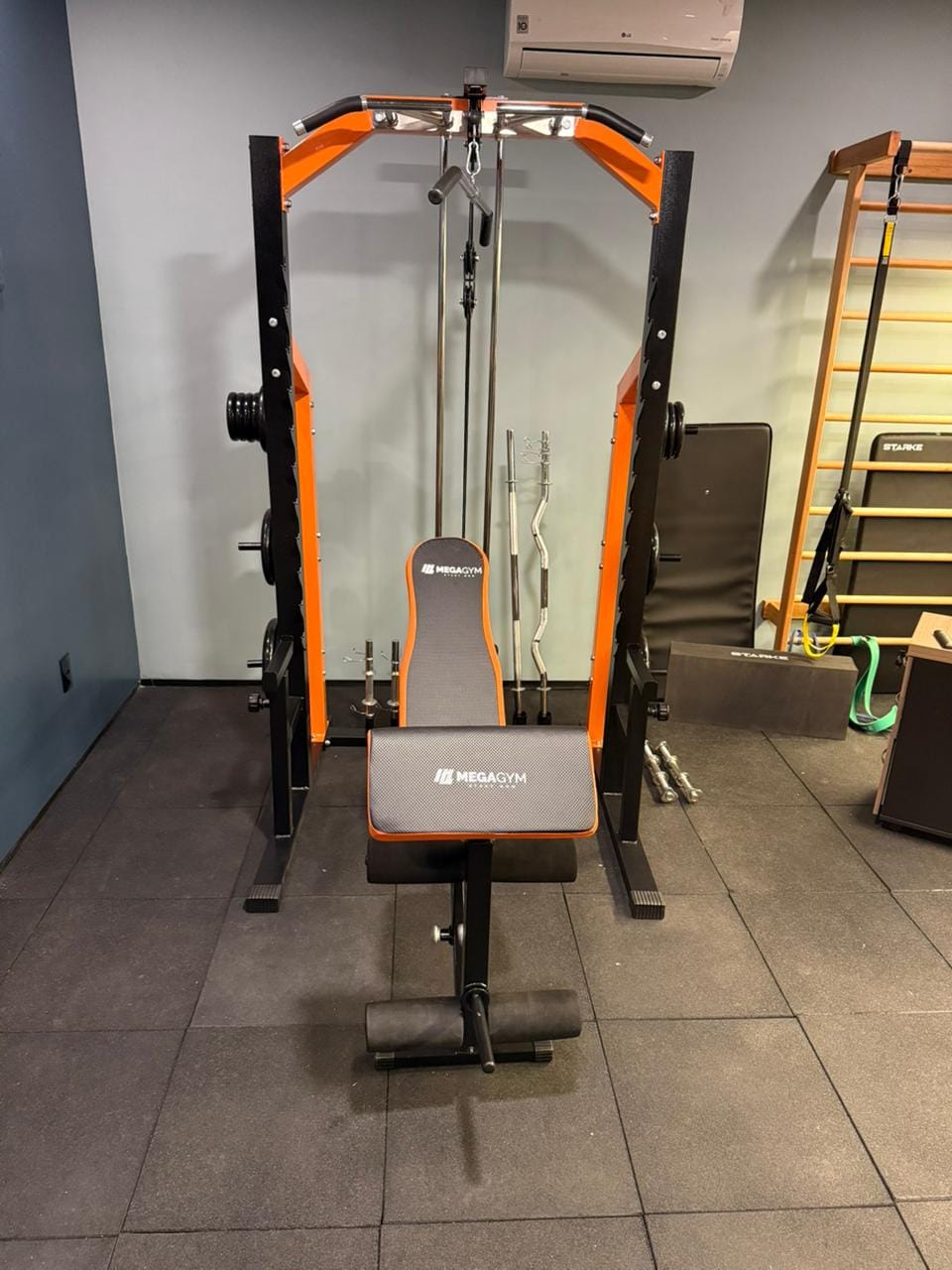 Customer photo review of Estação De Musculação Mega Rack Monocross Com Polia Móvel Flutuante 82Kg