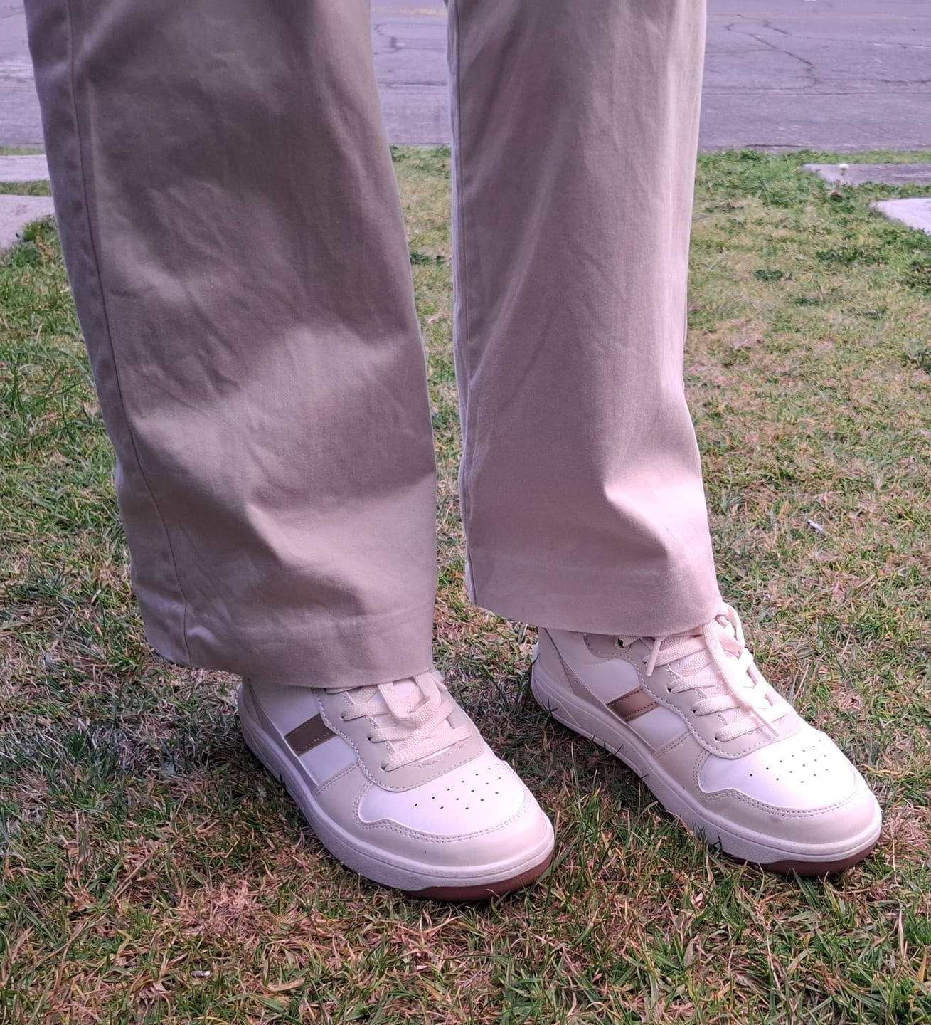 Customer photo review of Tenis Style Elsie Beige