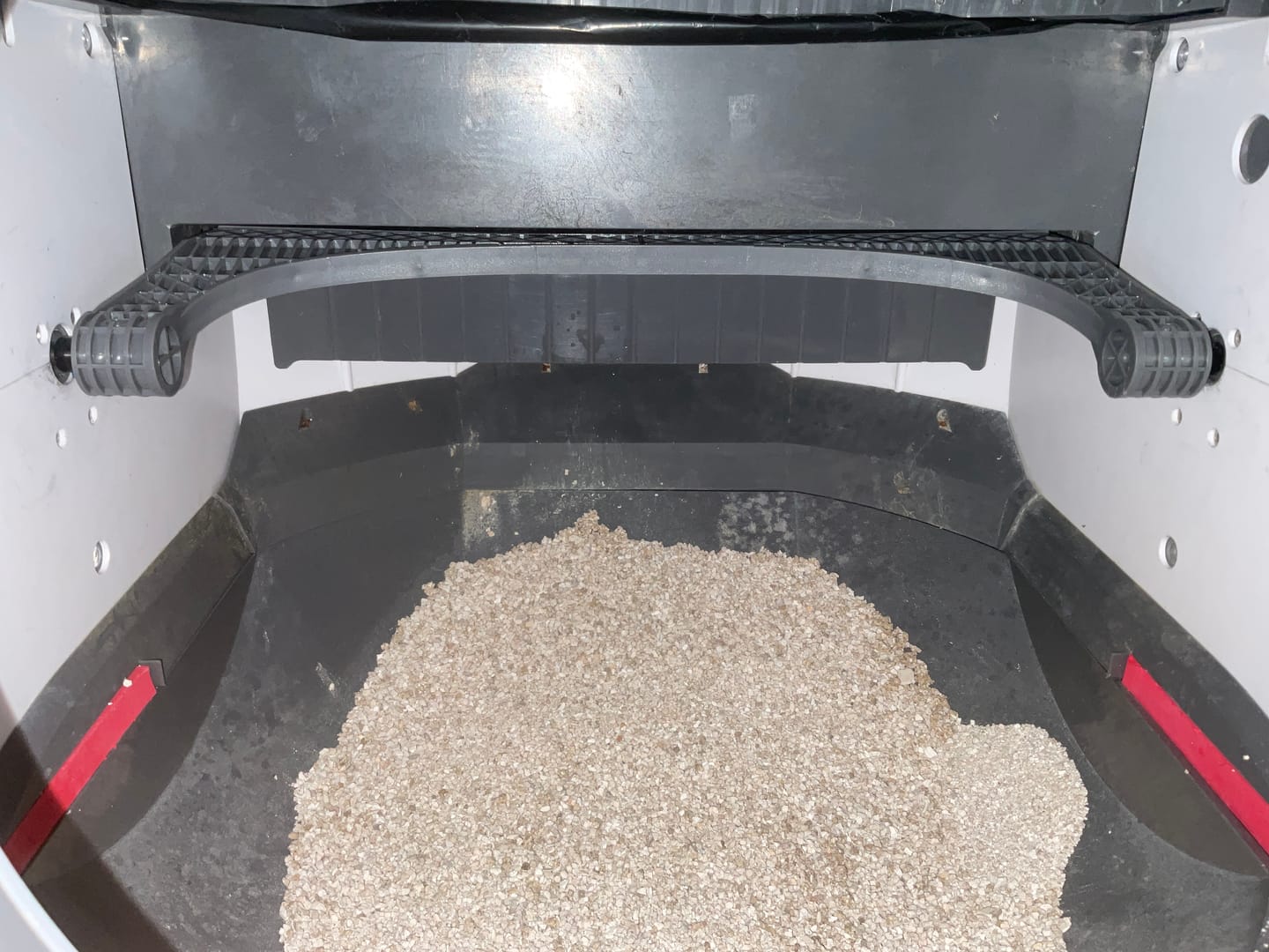 Customer photo review of Rake Rack for ELS PET Spaceship Cat Litter Box