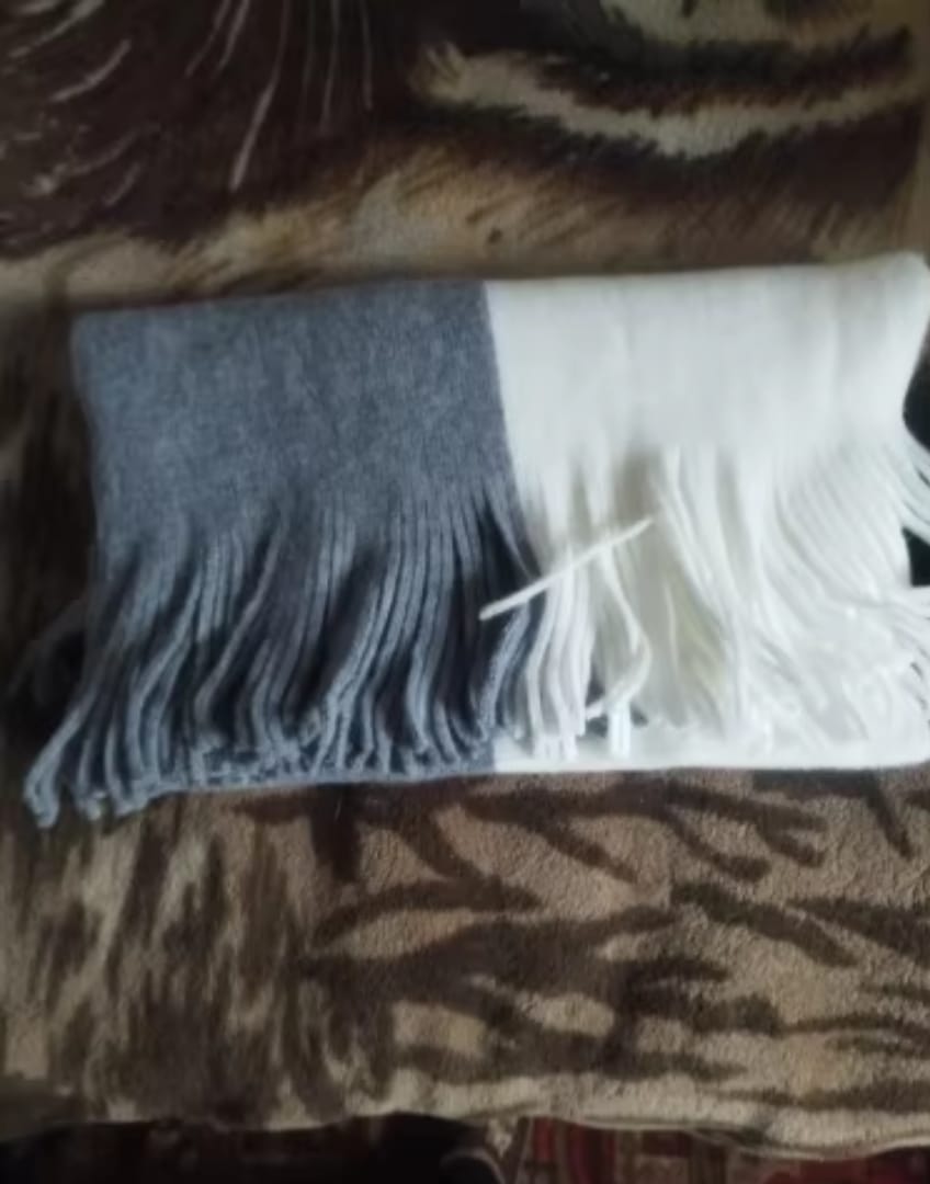 Customer photo review of langer Kaschmirschal | Super weich, mit Quastendesign!