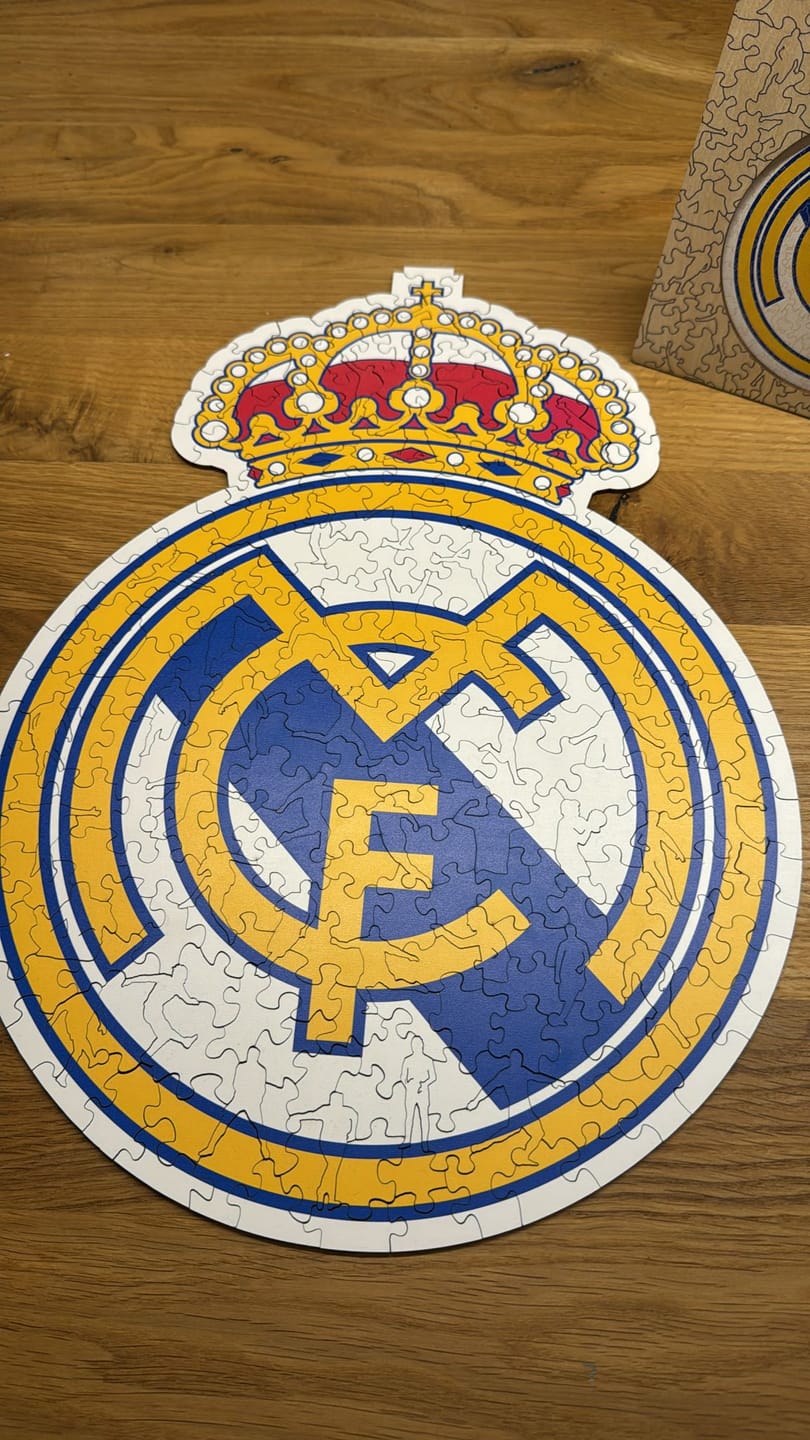 Customer photo review of Real Madrid CF® Logo - Holzpuzzle