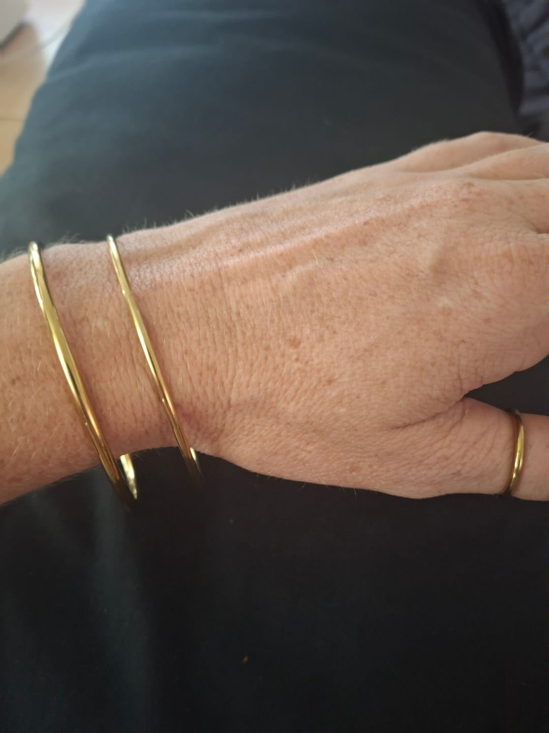 Customer photo review of Solid Golf Bangle 3mm Gold Layered