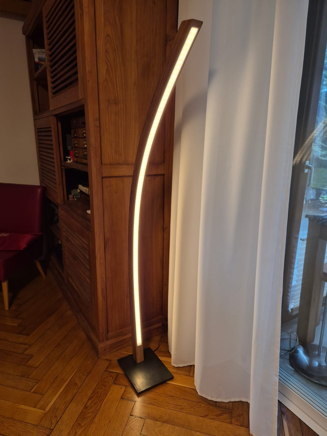 Customer photo review of Designer Stehlampe aus Eichenholz, LED-Leuchte geschwungen - Solara