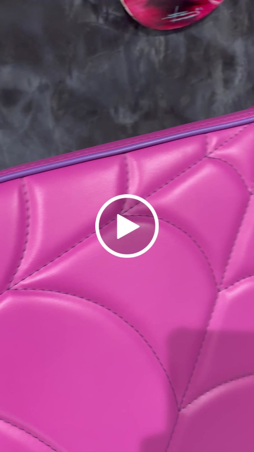 Customer video review of Original Tattoo Armrest XXL FAT BOY - pillow size 70x37cm