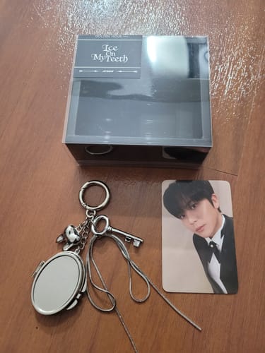 Customer photo review of Ateez - Golden Hour : part.2 Pop up Official MD Mirror Keyring