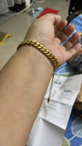 Customer photo review of Chunky Small Bracelet