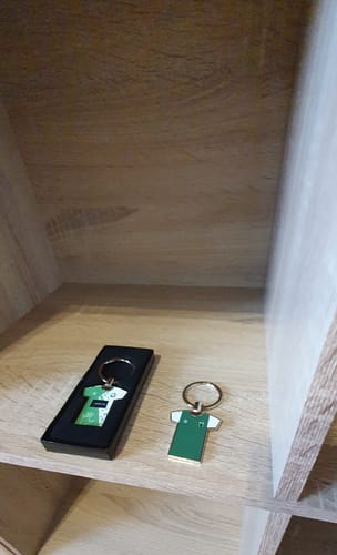 Customer photo review of Porte-clés métal maillot foot amateur THE MAGIC HAND TMH PFC personnalisable - TEAMCOQUES