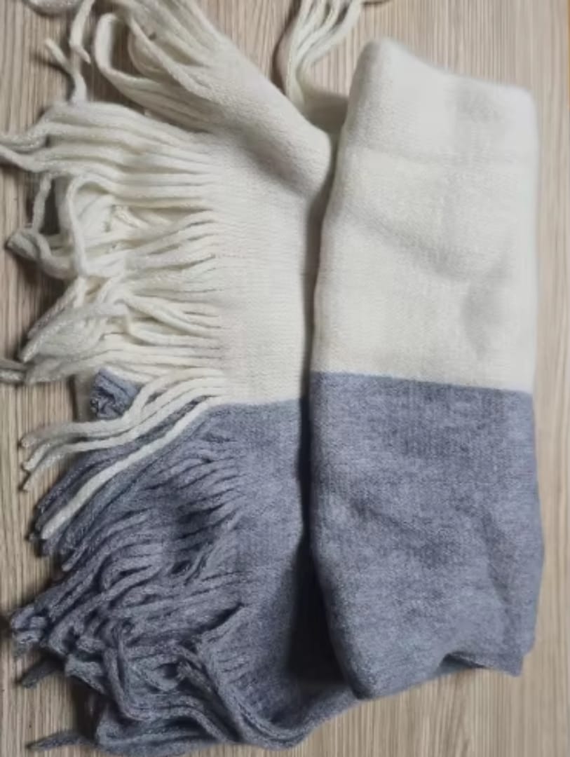 Customer photo review of langer Kaschmirschal | Super weich, mit Quastendesign!