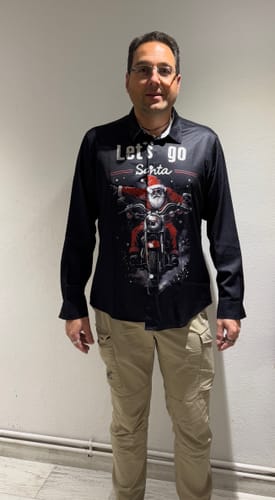 Customer photo review of Chemise à manches longues pour hommes avec imprimé drôle de père Noël à moto pour Noël