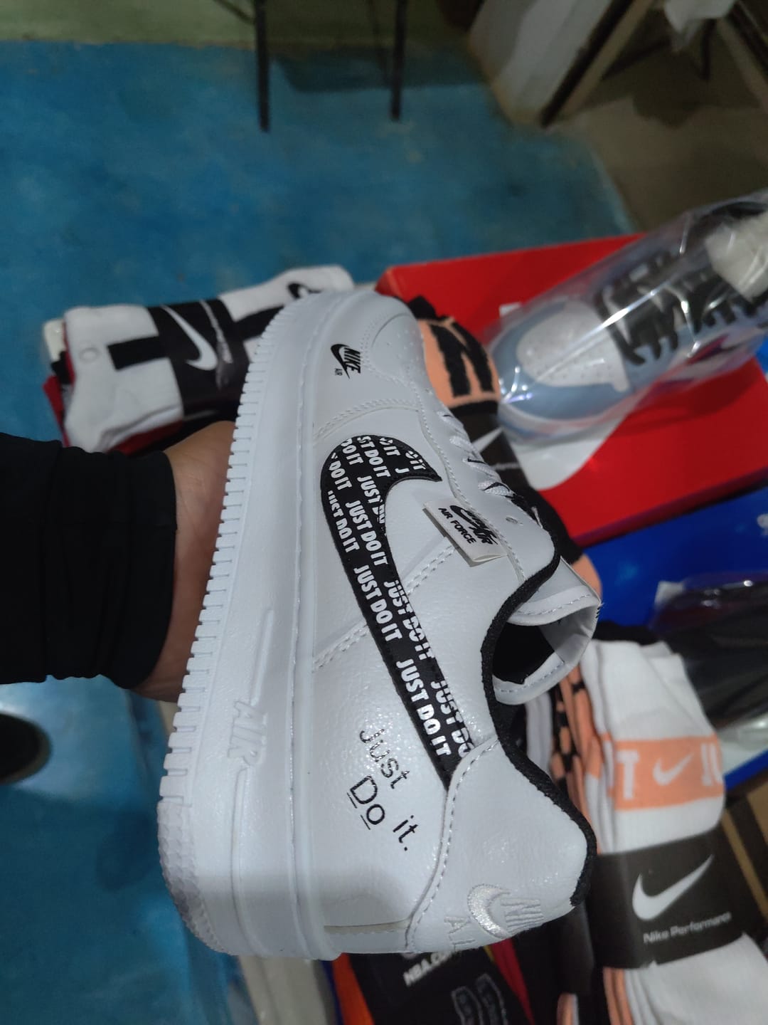 Customer photo review of Tenis 270 Blanco Negro Negro