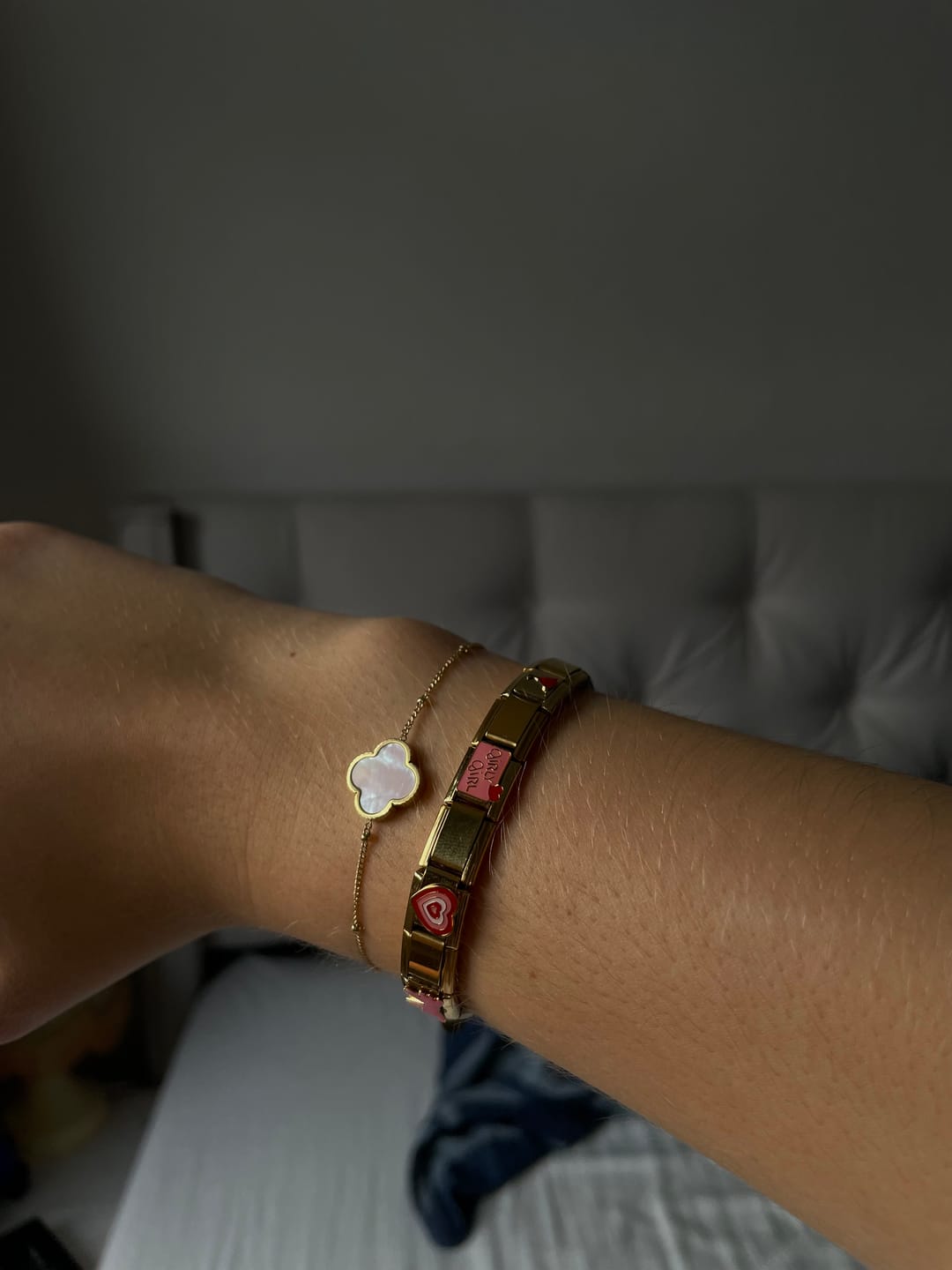 Customer photo review of Perlmutt Lucky Leaf Armband 14K Vergoldet