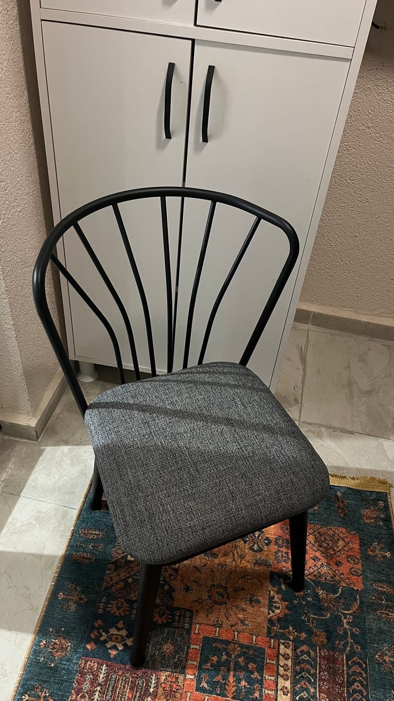 Customer photo review of Rani JB104 Metal Sandalye 4'lü Mutfak Yemek Masası Sandalyesi Açık Gri