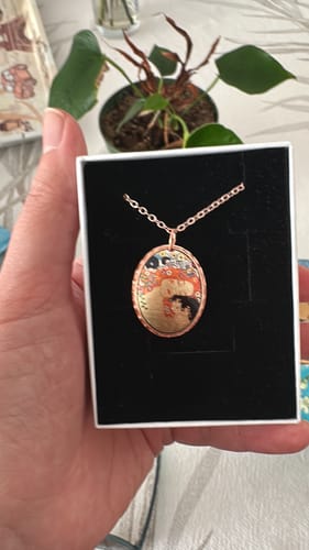 Customer photo review of Gustav Klimt Mother and Child Tablo Tasarım Kolye
