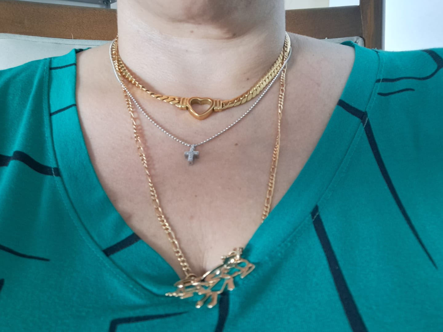 Customer photo review of Colar Gargantilha Coração Minimalista Banhado em Ouro 18K