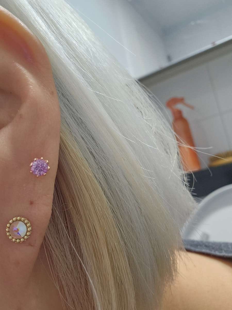 Customer photo review of 14K Gold Moissanite Dia Queen Internally Threaded Labret Piercing 20G18G16G