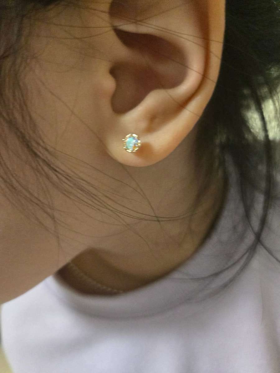 Customer photo review of 14K Gold Moissanite Aurora Internally Threaded Labret Piercing 18G16G