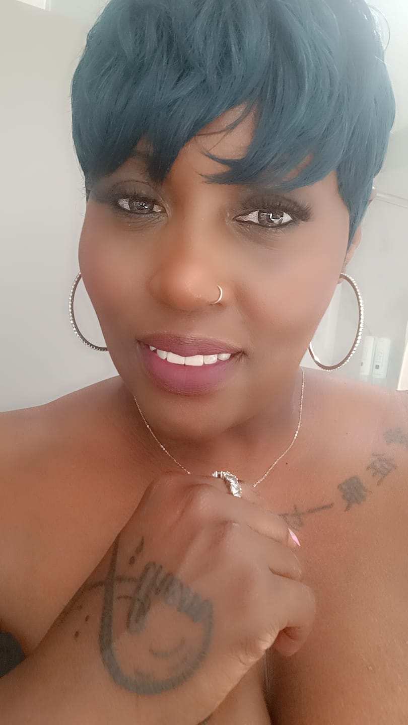 Customer photo review of Outre Wigpop Synthetic Full Wig - LACEY