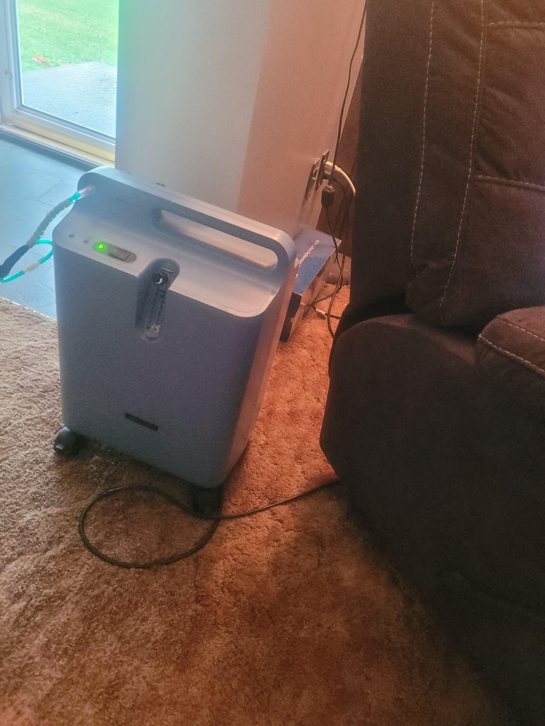 Customer photo review of Philips Respironics EverFlo 5 Liter Oxygen Concentrator, without OPI  - Certified Pre-Owned