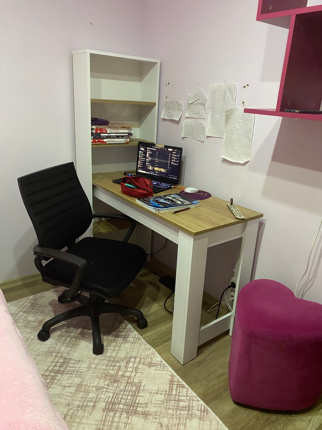 Customer photo review of Rani HA106 Raflı Çalışma Ofis Bilgisayar Masası Sepet Ceviz - Beyaz