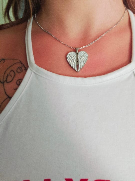 Customer photo review of AETERNUM™ My Angle Necklace
