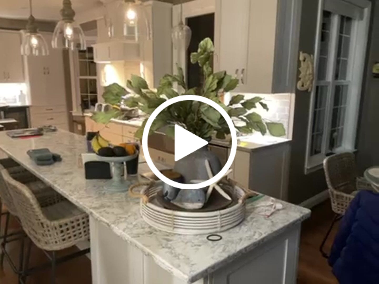 Customer video review of Fallon Green Leaf Spray