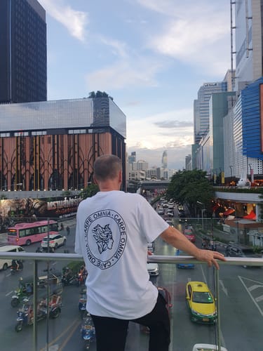 Customer photo review of Circle Icon T-Shirt Black