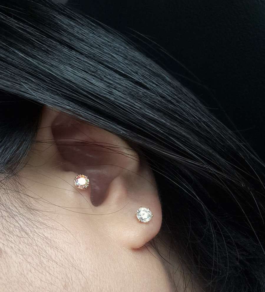 Customer photo review of 14K Gold Moissanite Aurora Internally Threaded Labret Piercing 18G16G