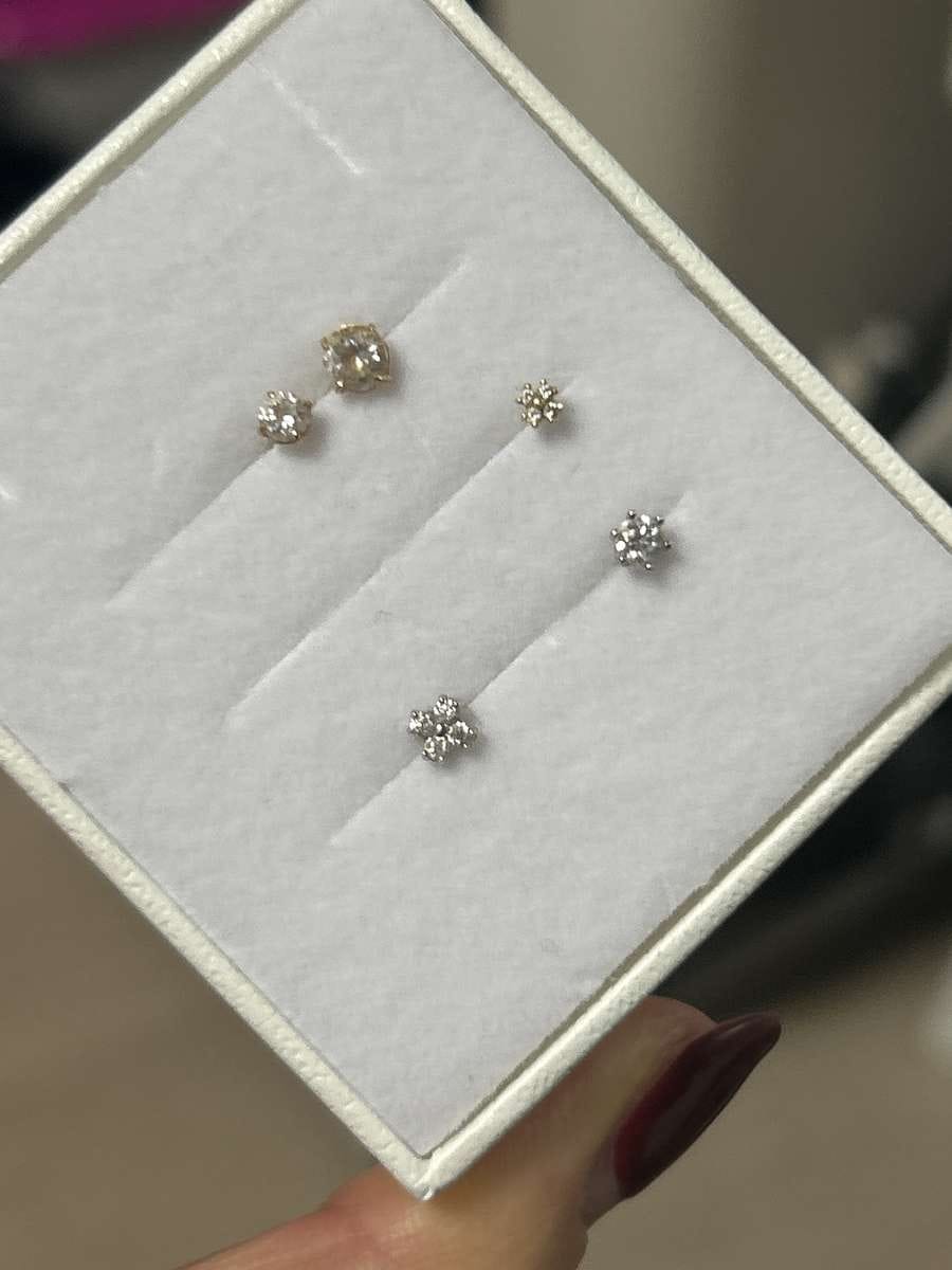 Customer photo review of 14K Gold Moissanite Four Petals Flower Internally Threaded Labret Piercing 20G18G16G