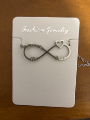 Customer photo review of LOANYA Collar Corazón con Cuentas Personalizada
