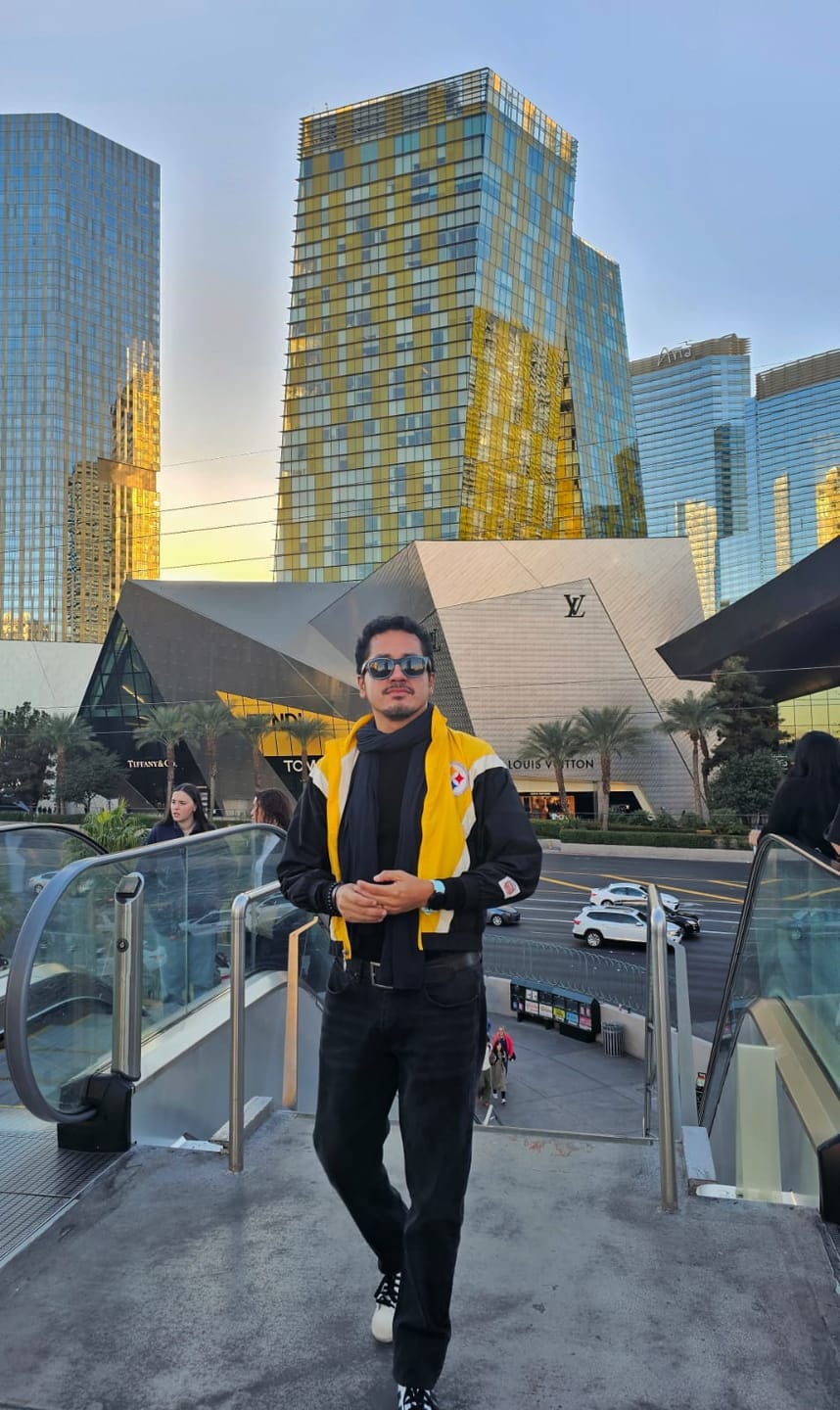 Customer photo review of 90 NFL Pittsburgh Steelers Padded Jacket (L/XL)