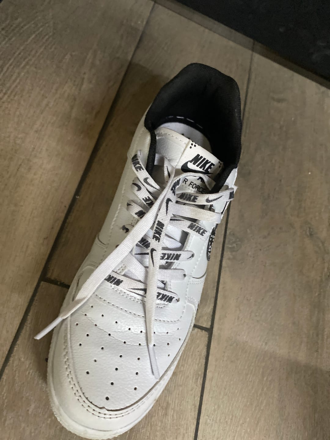 Customer photo review of Tenis 270 Blanco Negro Negro