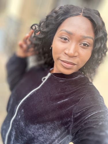 Customer photo review of Brazilian 4x4 Lace Wig - Straight 12" and Natural Wave 12" - R2750