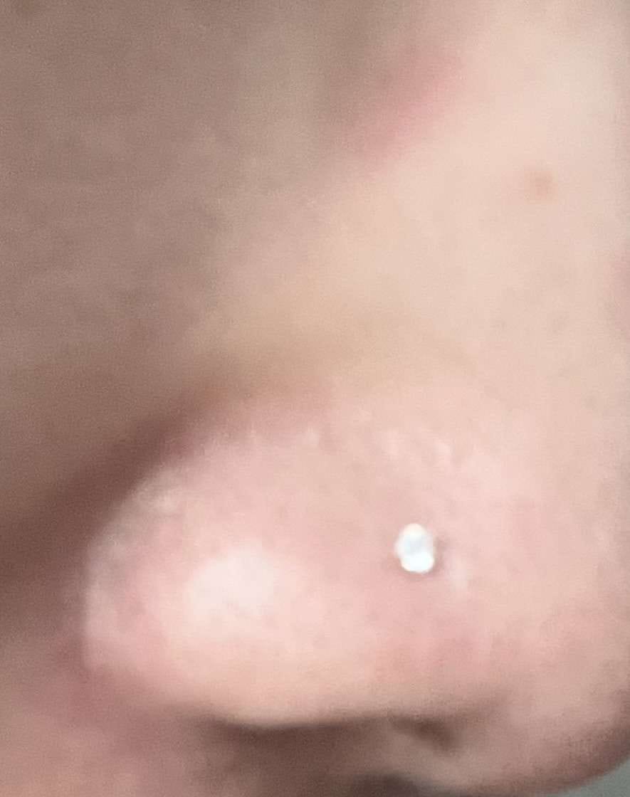Customer photo review of 14K Gold Moissanite Nose Internally Threaded Labret Piercing 20G
