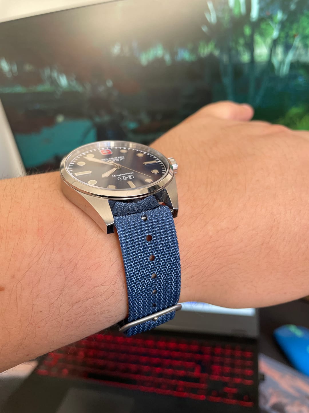 Customer photo review of Correa Nato Dando La Hora Azul
