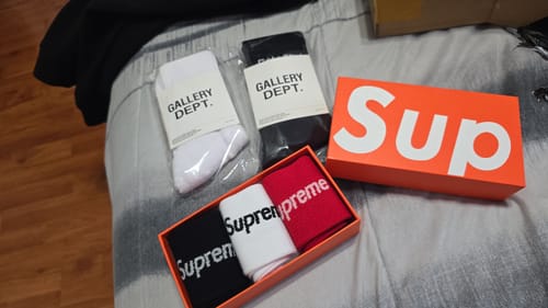 Customer photo review of SUPREME Socks 3 Pairs