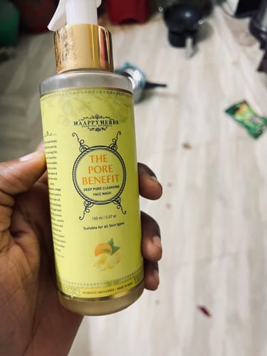 Customer photo review of THE PORE BENEFIT - Deep Pore Cleansing Face Wash (150 ml)